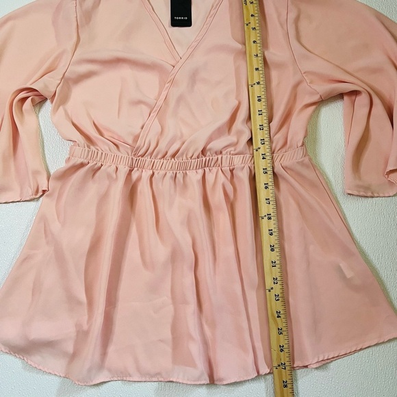 NWT Torrid Women's Flutter Sleeve Empire Blouse Blush Pink Size 1 - Picture 5 of 9